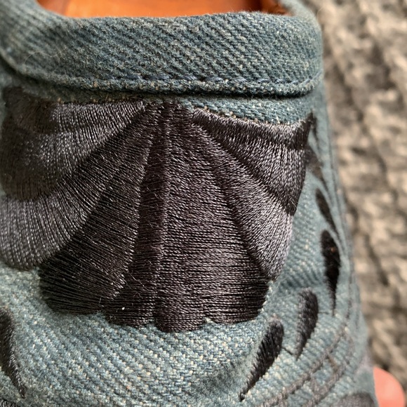 Lucky Brand Blue and Black Mules - Picture 11 of 13